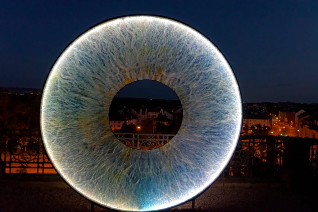 IRIDO – leuchtendes Auge bei Nacht, LICHT(e)WEGE in Kassel, 2014