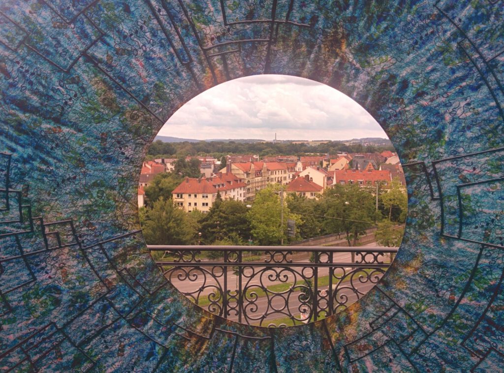Blick durch das Auge von IRIDO auf Kassel, LICHT(e)WEGE 2014